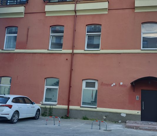 Не самый умный отель Не самый умный отель