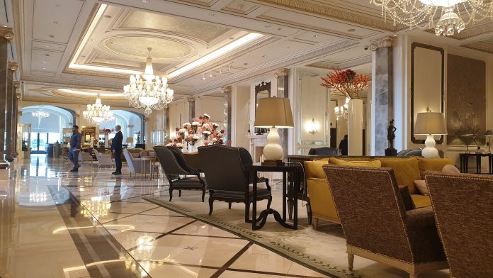 20251125_135635 Лобби без брони: тайная жизнь нежданных гостей фешенебельных отелей