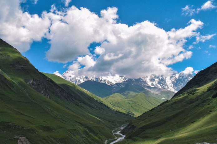 darya-tryfanava--MNT3q4mpK0-unsplash Топ 5 водопадов Грузии