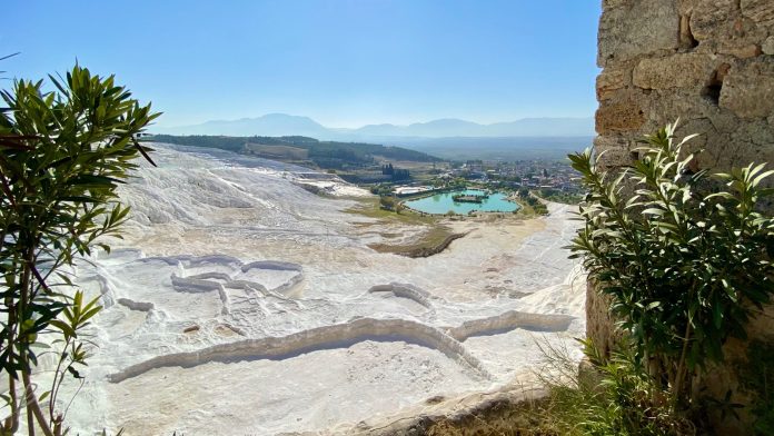 eryka-ragna-PTKIv3FfruY-unsplash Отдыхаем платно, лечимся бесплатно: опыт поездки на термальные курорты Турции