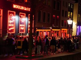 Амстердам, квартал красных фонарей останется без экскурсий Амстердам, квартал красных фонарей останется без экскурсий