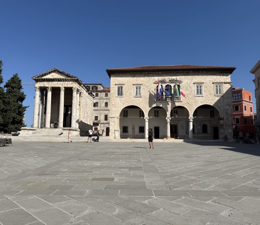 Top-5 мест для прогулки с детьми в Пуле Top-5 мест для прогулки с детьми в Пуле