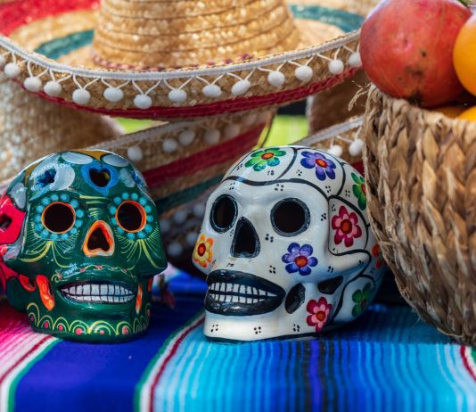 Смерть ей к лицу Смерть ей к лицу