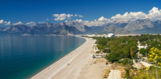 Россиян попросили не вывозить «лишнего» из Турции Россиян попросили не вывозить "лишнего" из Турции