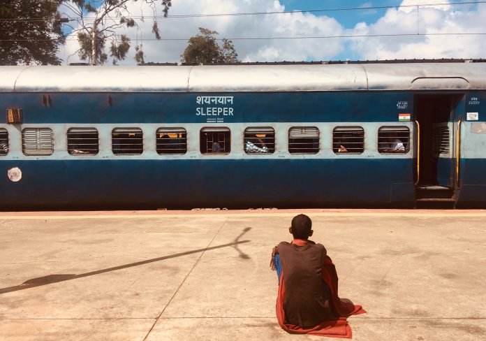 prakash-sahoo-MgppNRJShm0-unsplash Индийские поезда